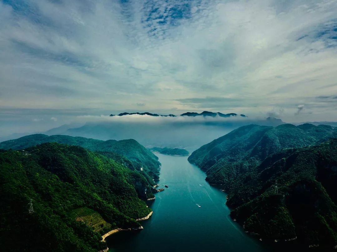 湖北，逆境中的崛起典范